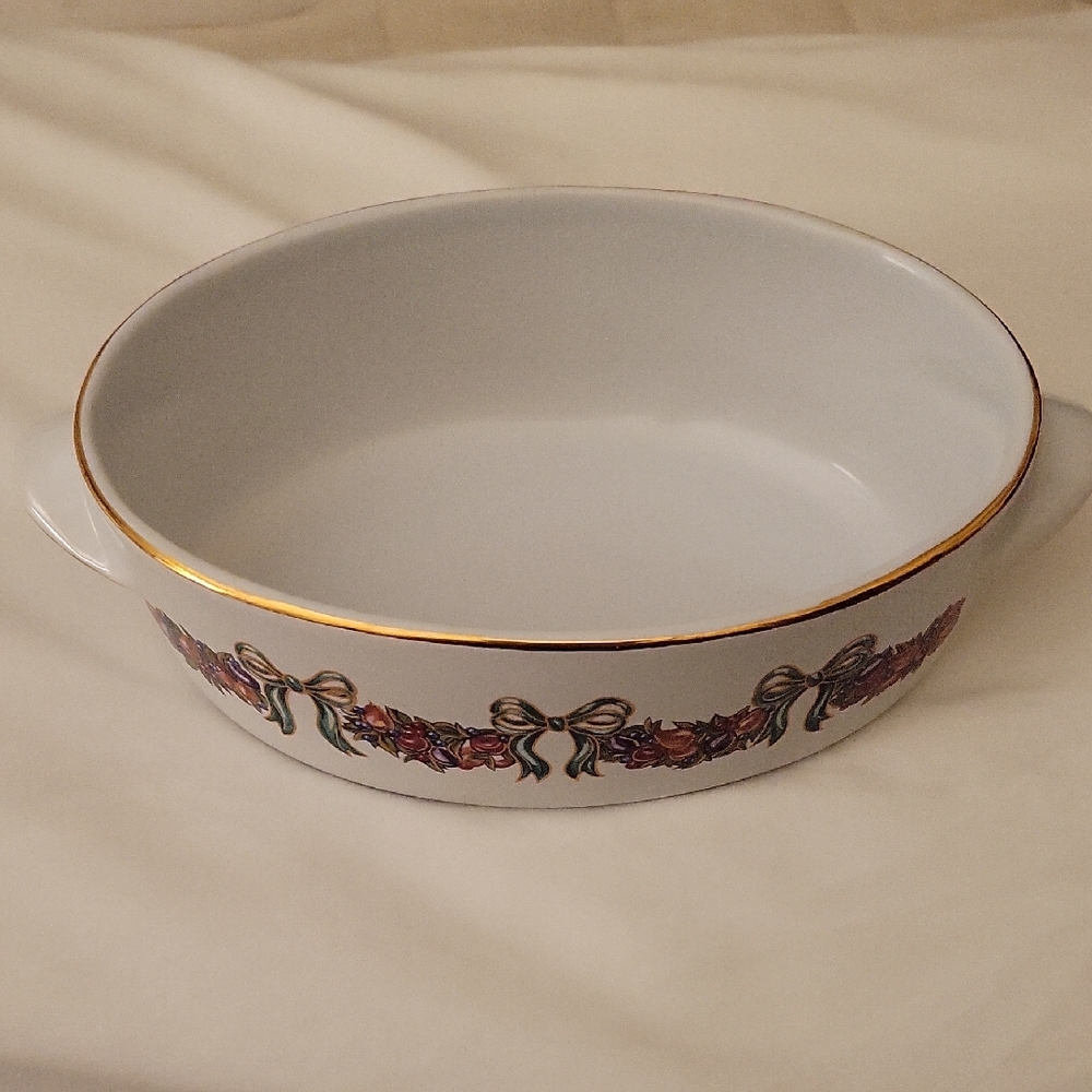 Vtg Claire Burke Christmas Bowl With Gold Trim On Rim & Handles 8 1/2" X 5"